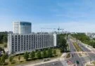 Fasada Holiday Inn Express Sobieskiego odsłonięta. Prace zgodnie z planem