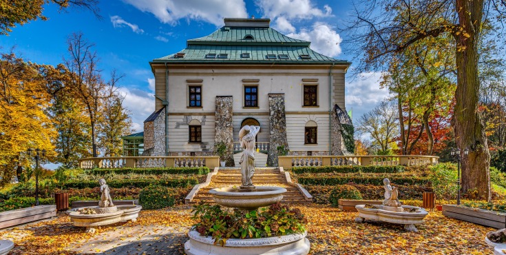 Manor House - park