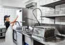 Zmywarki z odzyskiem ciepła. Technologia, która pomaga gastronomii oszczędzać energię i obniżać koszty