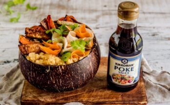 Poke bowl with lentils and fried tofu